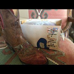 Old Gringo boots peace makers